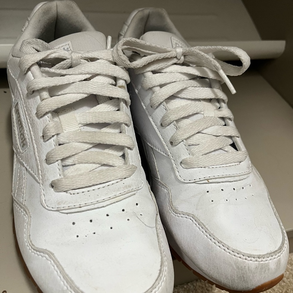 Reebok woman’s White Sneakers